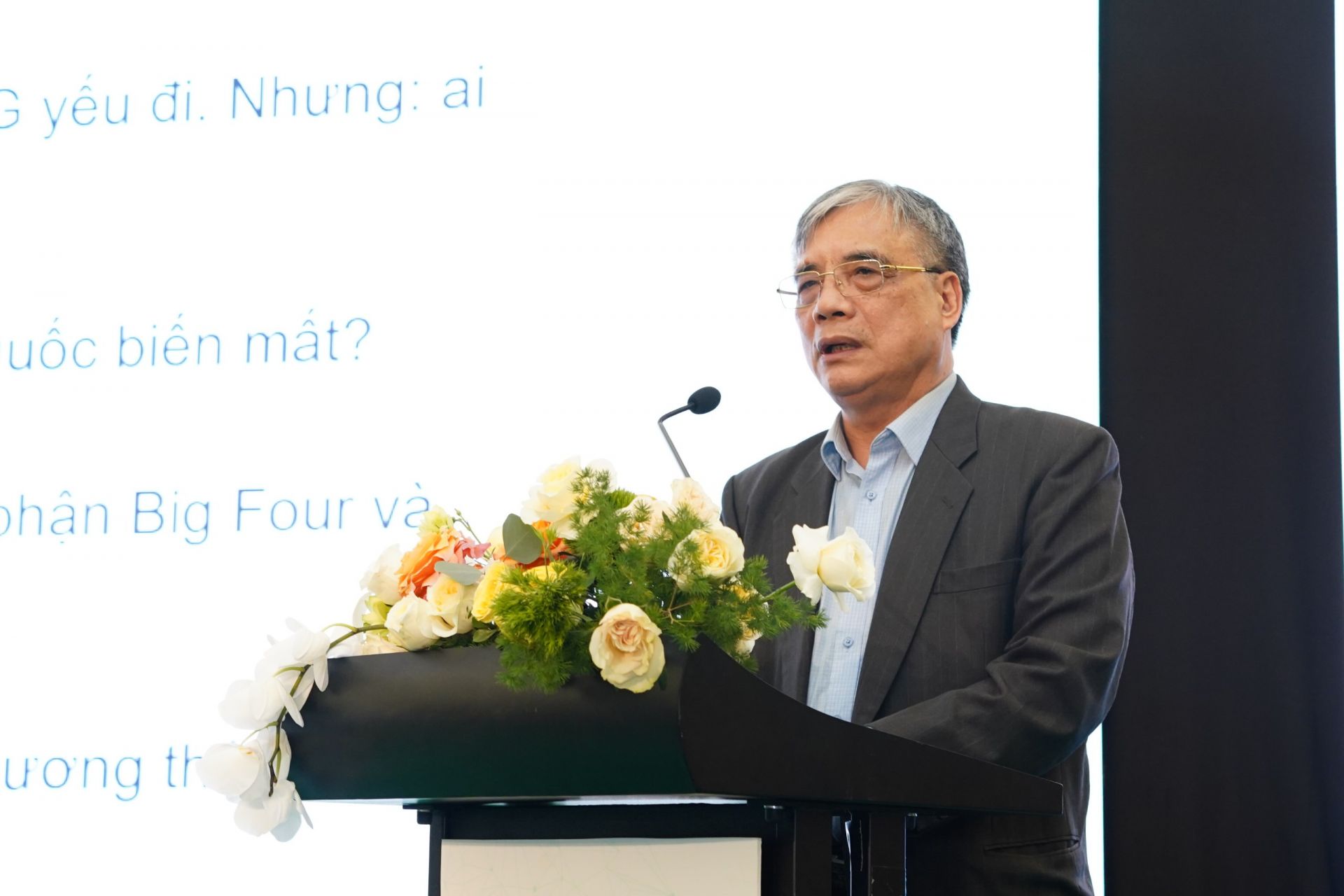 TS. Trần Đình Thiên Dự báo năm tới tình hình khó khăn hơn năm nay rất nhiều