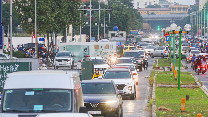 Kiến nghị thu hồi Giấy phép thi công, dỡ rào trên đường Vũ Trọng Khánh