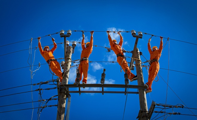 EVN báo lỗ nặng, điện bán lẻ đứng trước áp lực tăng giá