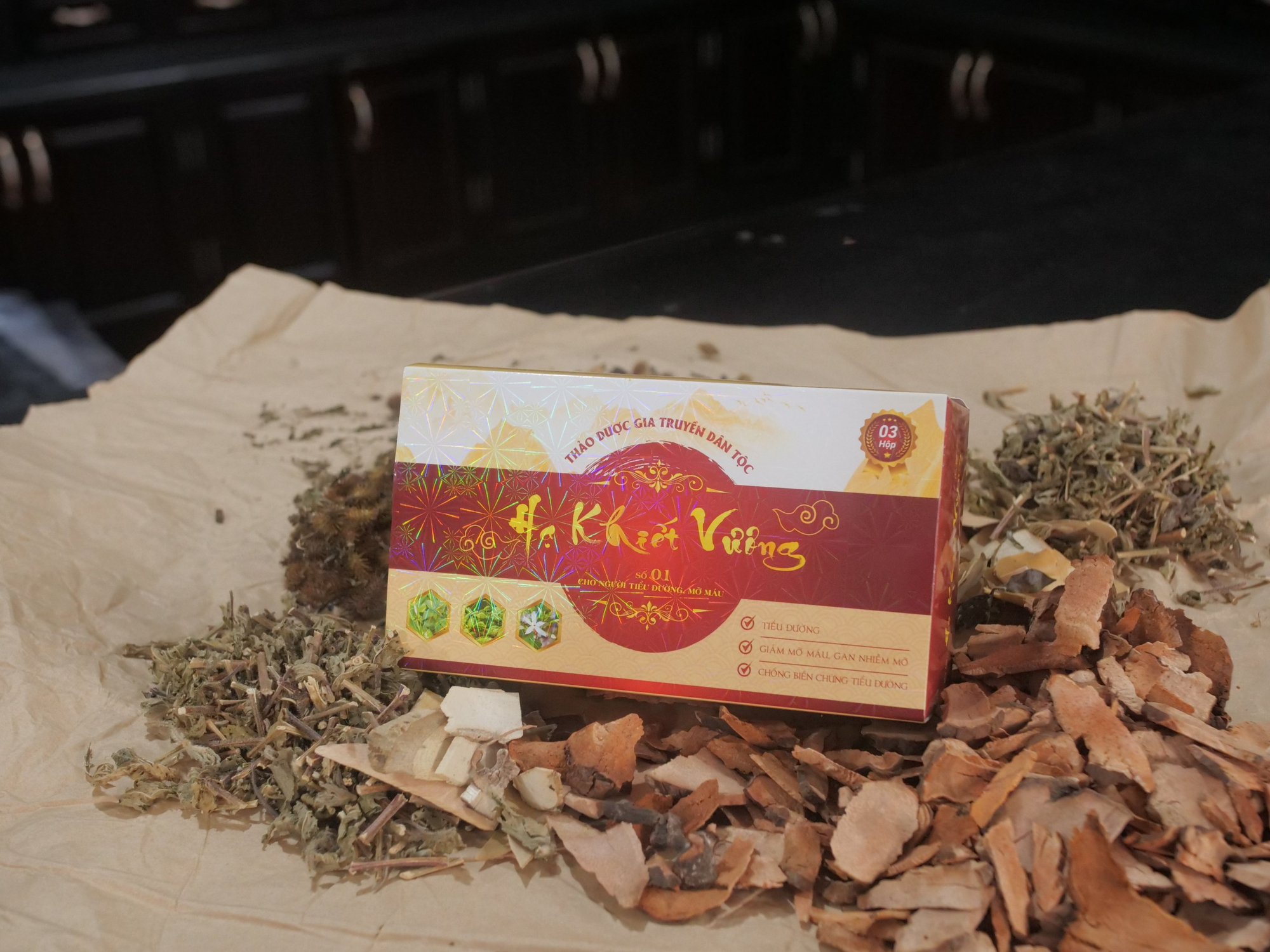 Hạ Khiết Vương bị tước quyền công bố sản phẩm nhưng vẫn ngang nhiên quảng cáo