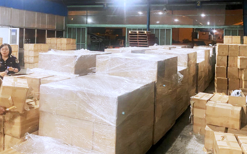 Phát hiện lô thuốc lá lậu hơn 10 tỷ đồng ngụy trang trong thùng container