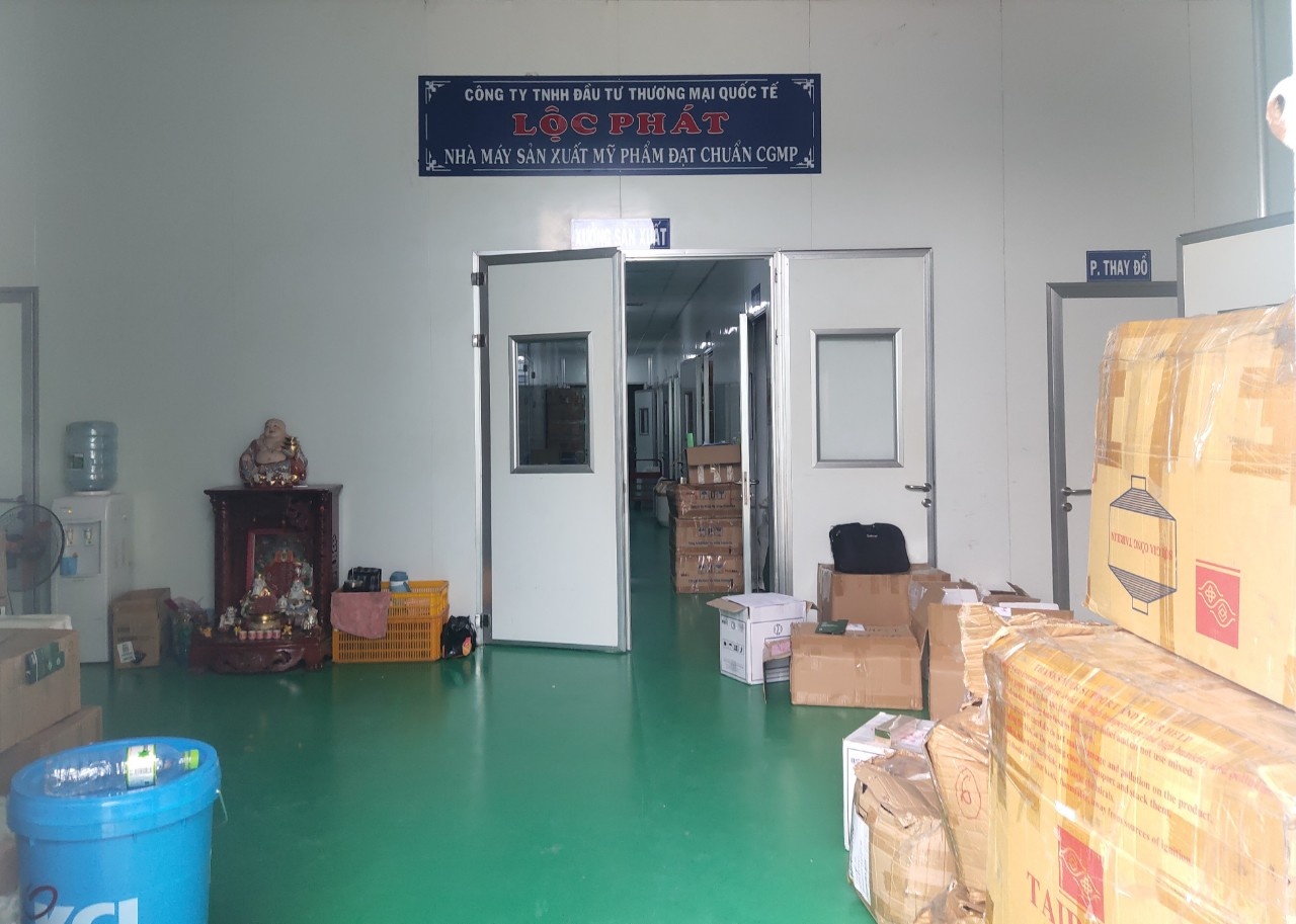 Công ty Lộc Phát bị đình chỉ hoạt động, niêm phong hàng ngàn hộp mỹ phẩm