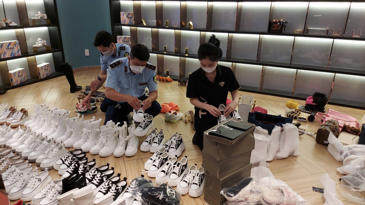 Loạt lùm xùm liên quan cửa hàng Trang Nemo