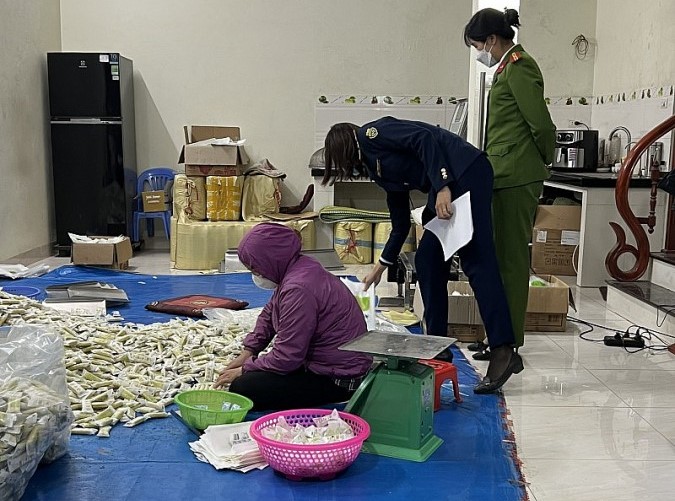 Hà Nội Phát hiện cơ sở sản xuất bánh gạo đội lốt hàng Nhật Bản