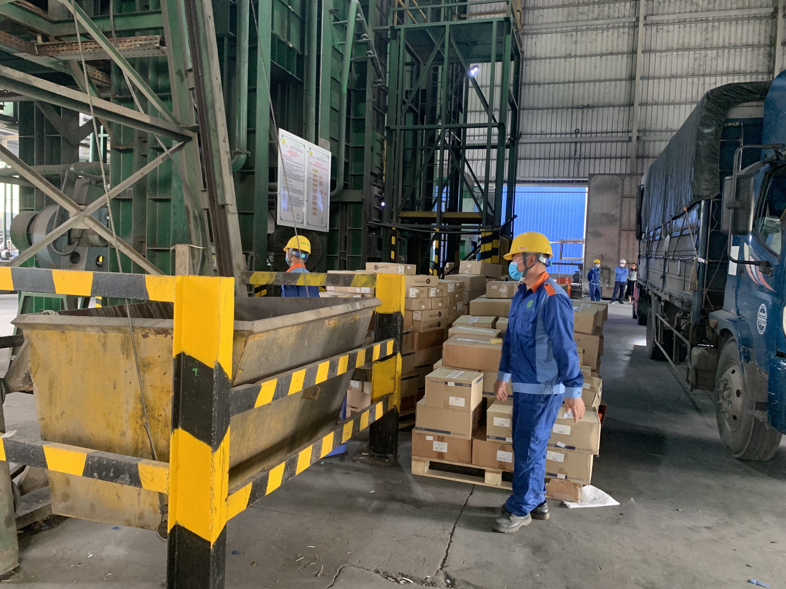 Tiêu hủy hơn 30 nghìn sản phẩm mỹ phẩm Hàn Quốc trị giá gần 4 tỷ đồng