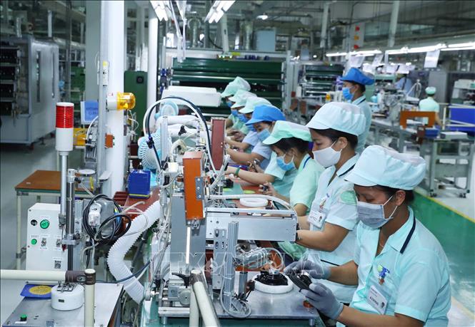 ADB nâng dự báo tăng trưởng kinh tế năm 2022 của Việt Nam lên mức 7,5%, lạm phát 3,5%