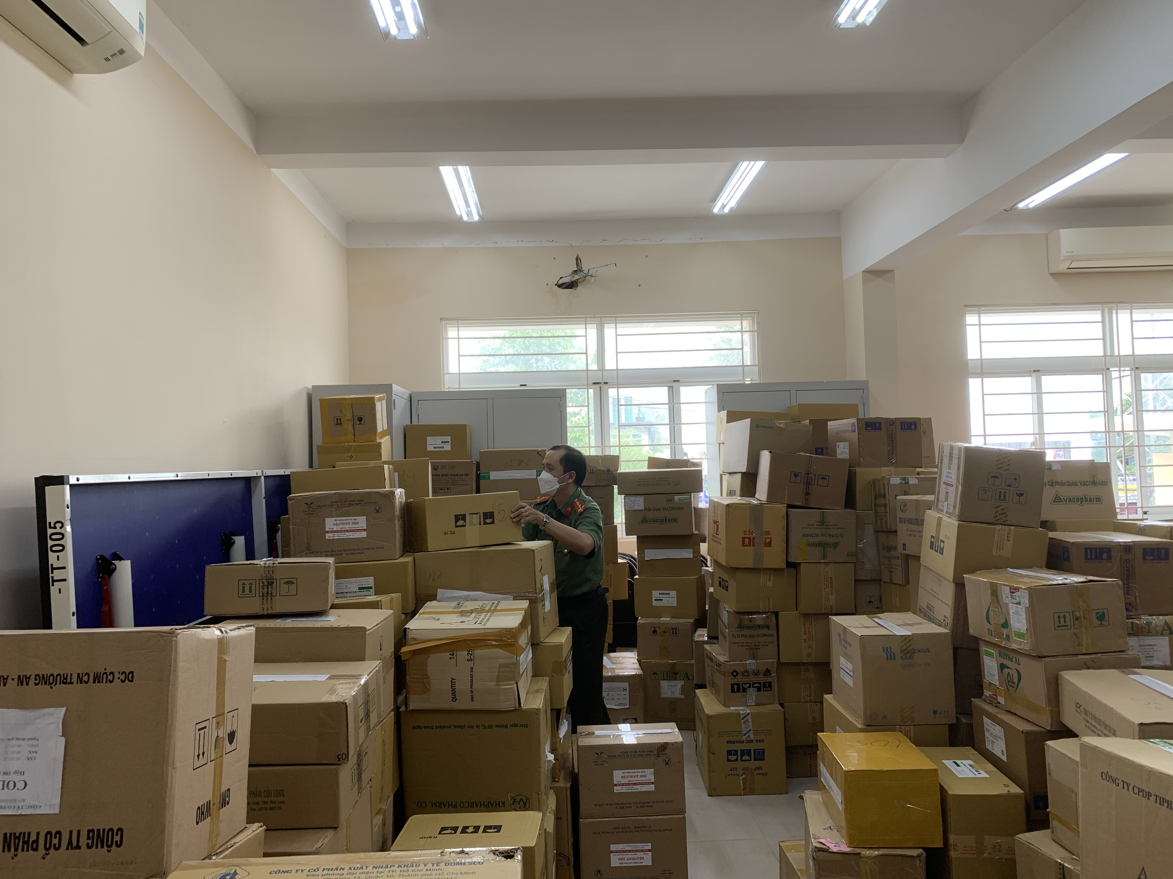 Triệt phá đường dây sản xuất thuốc giả quy mô lớn