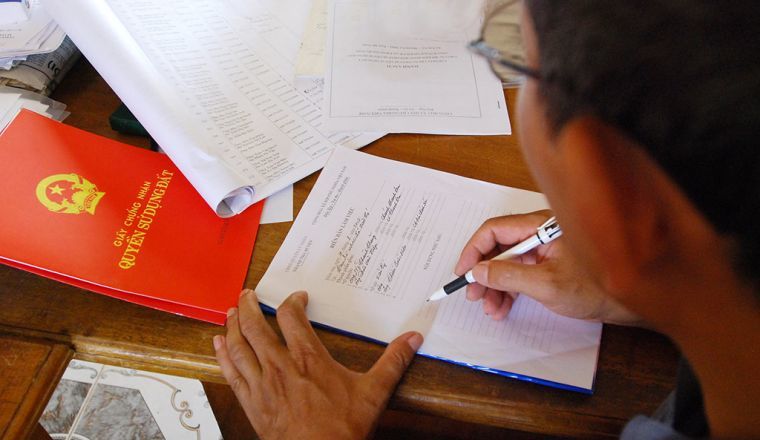 Quyền sở hữu nhà ở ghi trên sổ đỏ được xác định theo căn cứ nào