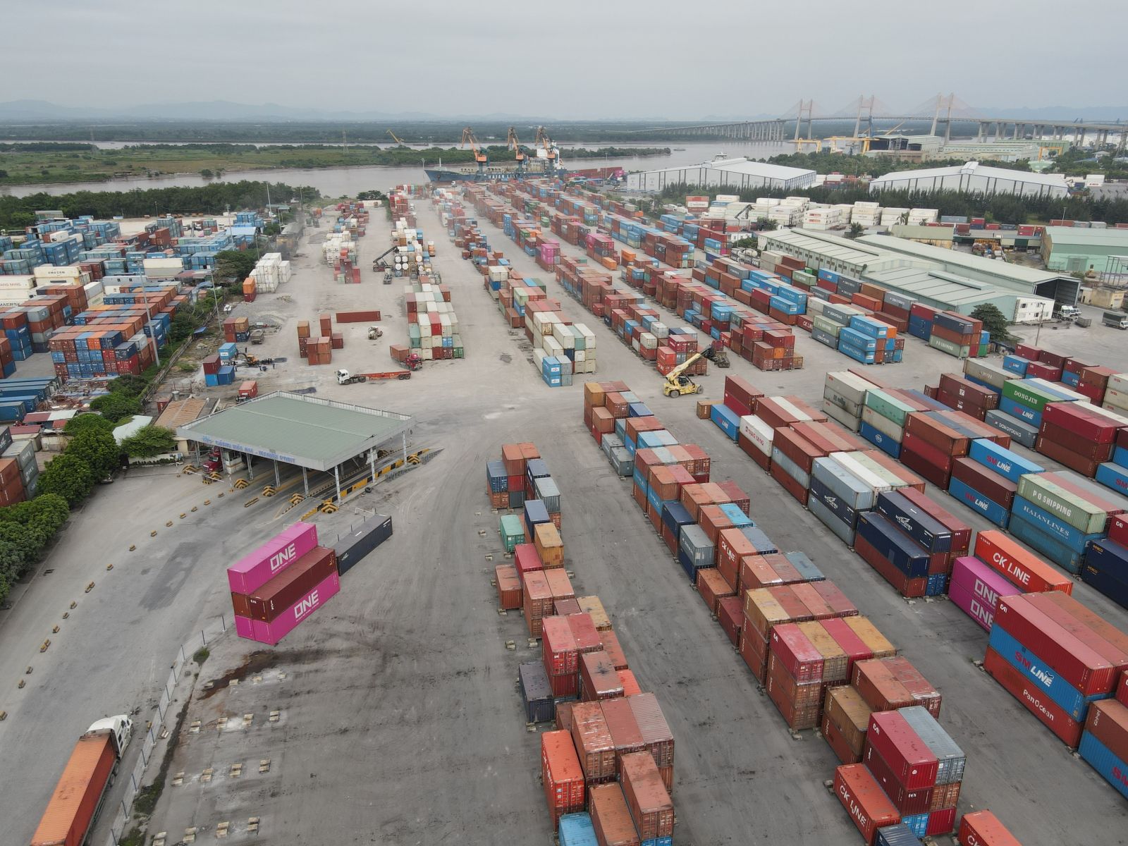 Cổ phiếu giảm 73,2% từ đỉnh, lãnh đạo Hải An (HAH) chỉ mua 32,6% tổng lượng đăng ký