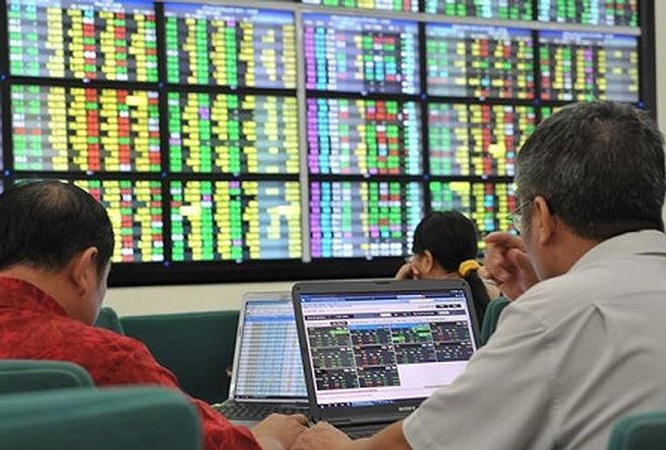 Vốn hoá thị trường cổ phiếu giảm gần 30%, Bộ Tài chính sẽ làm gì để tháo gỡ khó khăn