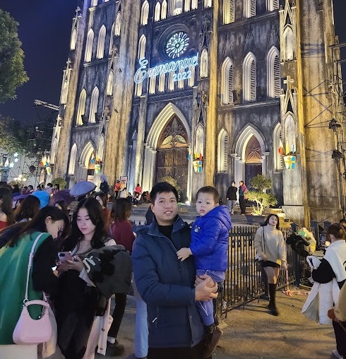 Hà Nội Người dân đổ về Nhà thờ Lớn chơi Noel sớm