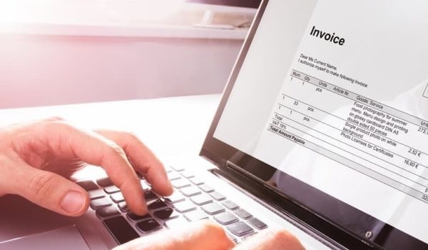 Hóa đơn đã xuất có được xem là hợp lệ khi các thông tư cũ vẫn chưa hết hiệu lực không