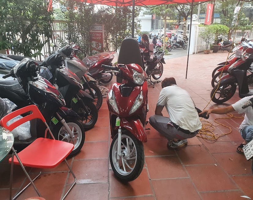 Ngăn chặn tình trạng kinh doanh ô tô, xe máy bán xe hai giá