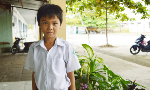 hoan-canh-cua-cau-be-co-bo-me-deu-la-nguoi-khuyet-tat