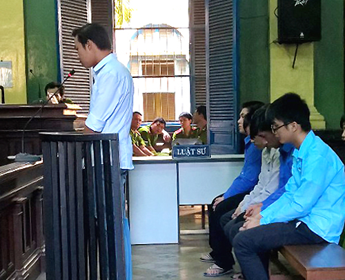 Cựu CSGT nhờ đàn em đánh người vi phạm lĩnh 12 năm tù