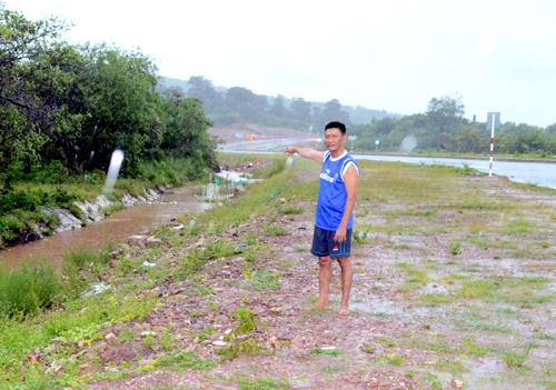 dai-uy-cong-an-bi-cach-chuc-vi-chiem-doat-8-ty-dong