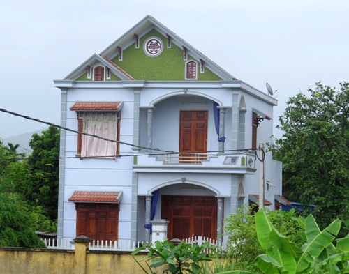 hai-thanh-nien-la-xuat-hien-truoc-khi-4-ba-chau-bi-sat-hai