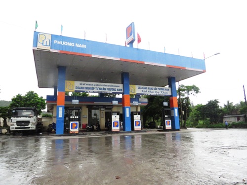 hai-thanh-nien-la-xuat-hien-truoc-khi-4-ba-chau-bi-sat-hai-1