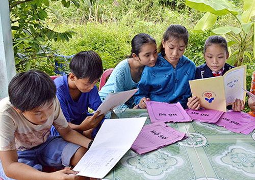 Có đến 39 học sinh lớp 6 ở xã Tân Hải, huyện Phú Tân chưa có nơi để học do trái tuyến. Ảnh: Phúc Hưng