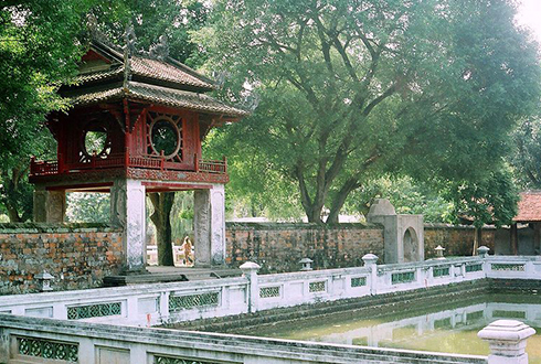 nguoi-dan-xay-dien-tho-trai-phep-o-van-mieu-quoc-tu-giam