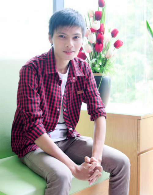 tre-hoa-khuon-mat-cho-chang-trai-gia-hon-tuoi-vi-ho-hai-ham-xin-bai-edit-4