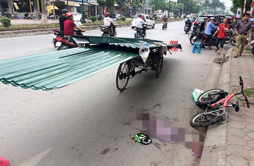 Xe thô sơ chở hàng bị siết quản lý sau vụ bé trai tử vong