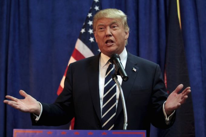 Tổ chức của ông Donald Trump bị yêu cầu ngừng gây quỹ