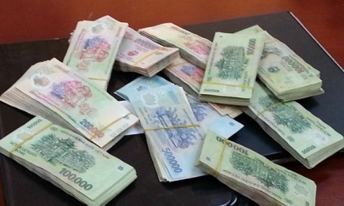 Tống tiền bạn sau khi phát hiện clip sex trong điện thoại