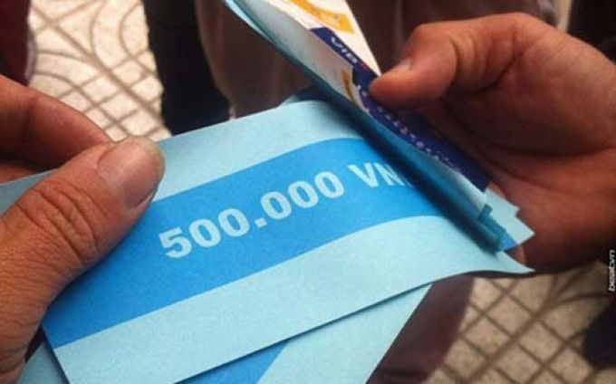 Tờ giấy dùng để thử nghiệm tại máy ATM trong sự cố, được chia sẻ trên mạng xã hội.