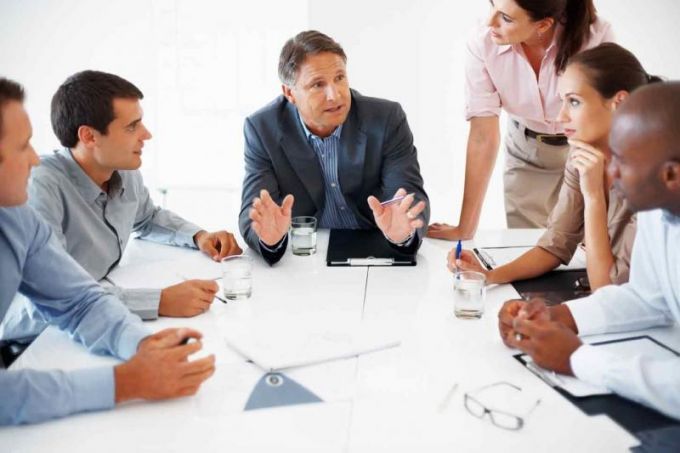 Làm sao để cấp dưới chịu vâng lời khi bạn là CEO trẻ tuổi