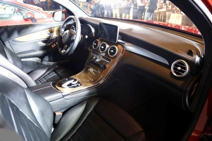  GLC Coupe có một khoang nội thất khá rộng rãi và thoải mái, thiết kế tinh tế.