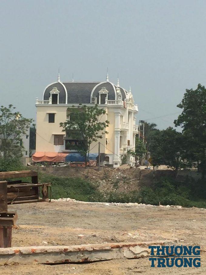 Huyện Ứng Hòa Hà Nội Biệt thự “khủng” ngang nhiên tồn tại trong hành lang thoát lũ sông Đáy