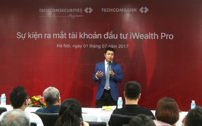 Ra mắt 