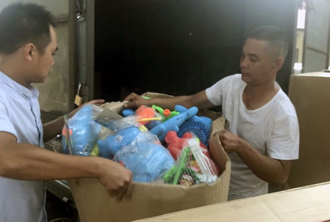 Số h&agrave;ng tr&ecirc;n xe kh&ocirc;ng c&oacute; h&oacute;a đơn chứng từ chứng minh nguồn gốc xuất xứ.