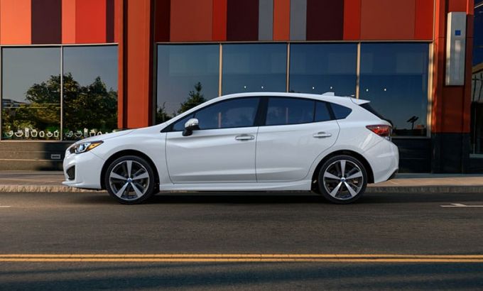 Subaru Impreza Hatchback 2017 ( gi&aacute; khởi điểm: 19.715 USD)