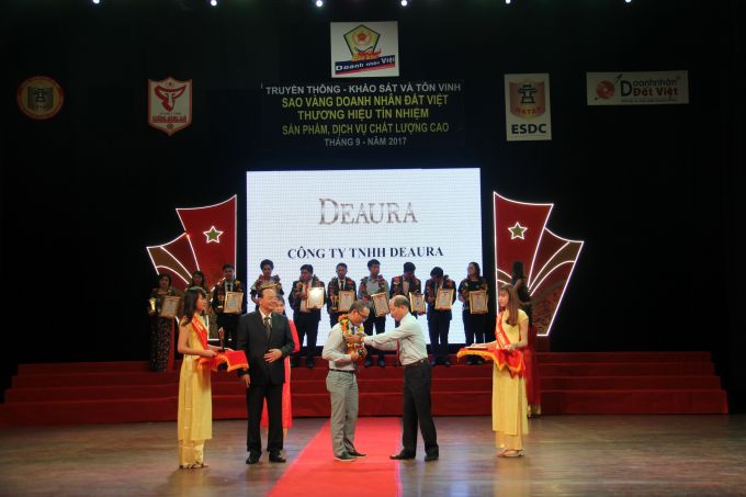 Mỹ phẩm Deaura kh&ocirc;ng ngừng ho&agrave;n thiện v&agrave; nhận được sự tin y&ecirc;u của kh&aacute;ch h&agrave;ng.