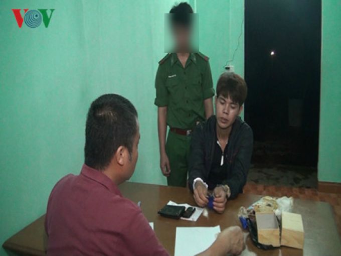 Hai đối tượng vận chuyển ma túy bị bắt ngay tại cửa khẩu
