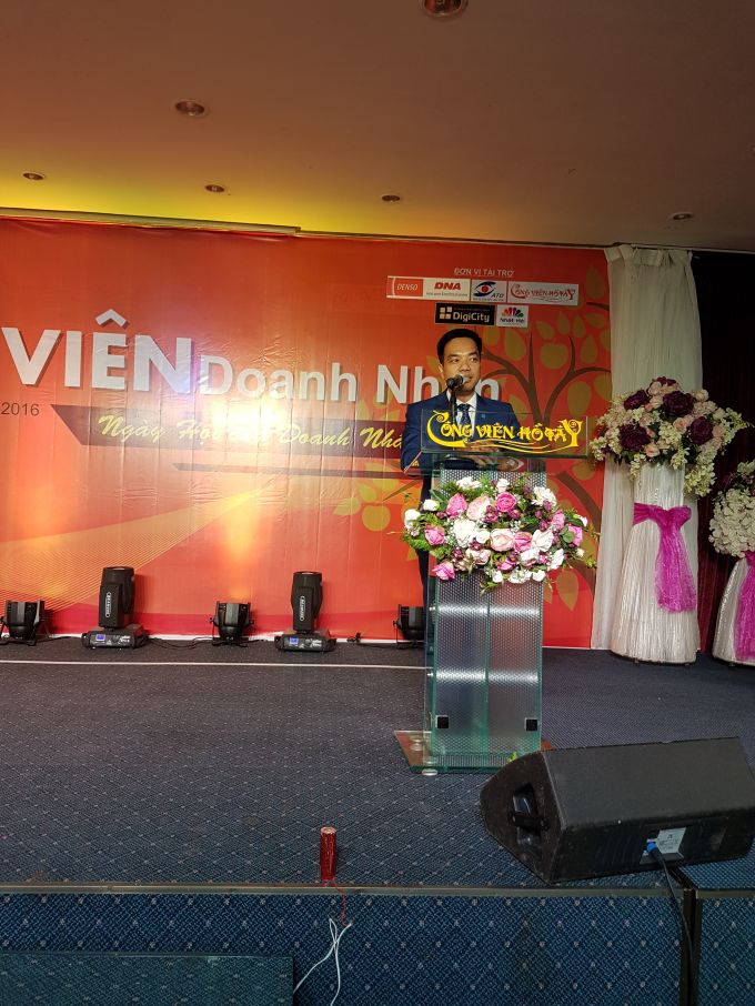Doanh nhân trẻ lên chia sẻ nhân ngày Doanh nhân Việt Nam.