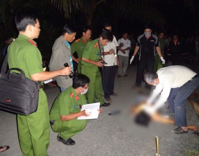 Thiếu niên 16 tuổi giết người vì bênh mẹ