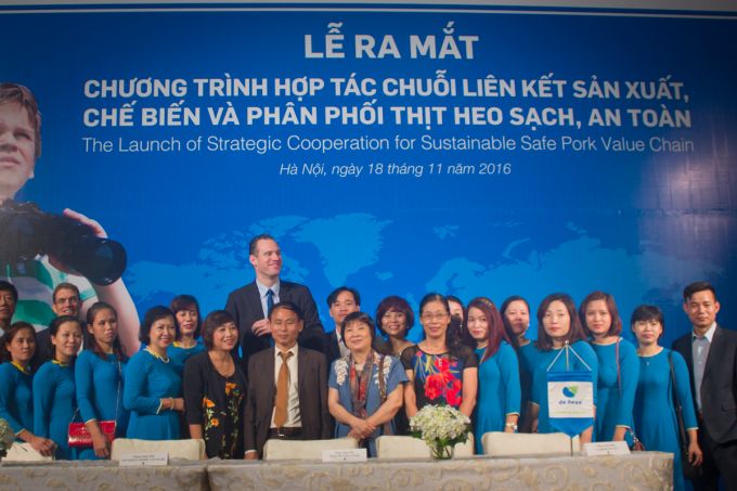Chủ tịch Đinh Thị Mỹ Loan trong buổi lễ ra mắt. 