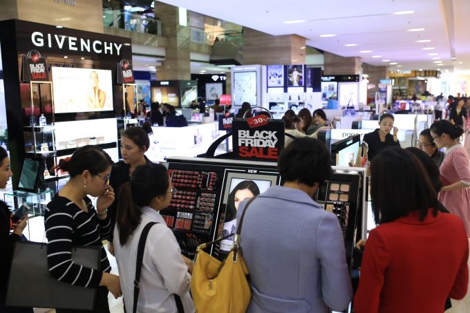 Ngoài việc mua hàng với giá siêu ưu đãi, khách hàng còn có cơ hội tham gia hoạt động quay thưởng trị giá lên đến hàng tỉ đồng.