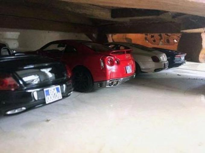 Hình ảnh những chiếc xe biển xanh bị phát tán