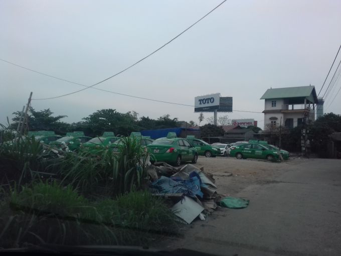 Những bãi gửi xe bạt ngàn trên địa bàn xã Phú Cường.