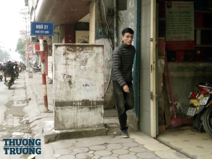 Cuộc chiến giành vỉa hè Bốt điện chiếm hành lang của người đi bộ