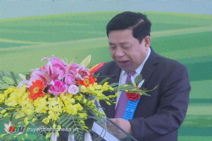 Chủ tịch UBND tỉnh Nghệ An Nguyễn Xuân Đường phát biểu tại buổi lễ khởi công trang trại chăn nuôi lợn của Masan. Ảnh: Truyền hình Nghệ An