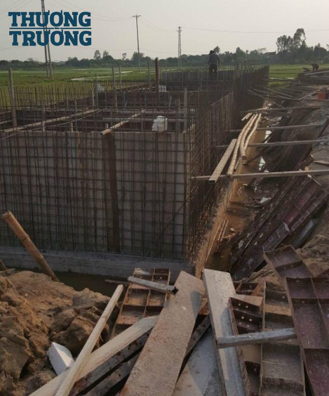 Bể nước PCCC chưa hoàn thiện.
