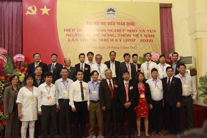 Ban chấp hành Hiệp hội Doanh nghiệp nhỏ và vừa ngành nghề Nông thôn Việt Nam ra mắt Đại hội.