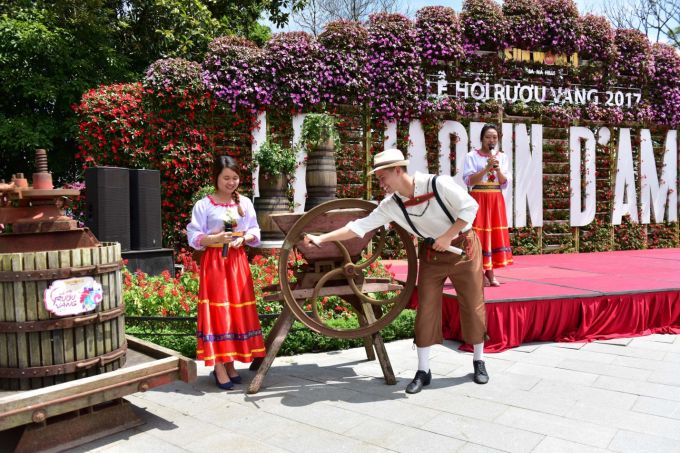 Vui chơi bất tận với vang tại The Taste Of Ba Na Hills 2017