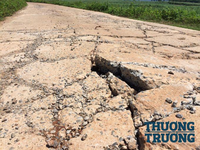 Tuyến đ&ecirc; sống cầu Ch&agrave;y hư hỏng nghi&ecirc;m trọng.