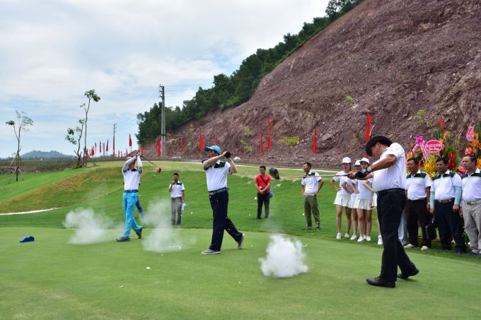 Khánh thành và đưa vào sử dụng sân golf, dịch vụ Yên Dũng (giai đoạn 1)